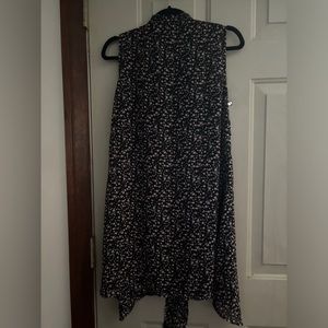 Cute summer dress zips up front black with tiny floral print like new